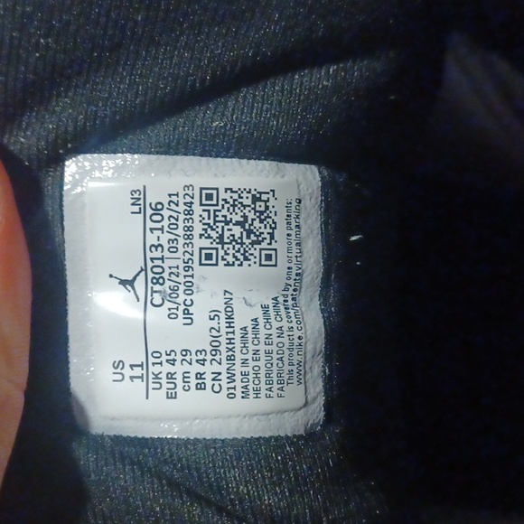 Jordan 12s - Picture 6 of 9